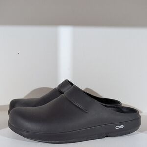 OOFOS Men's Black Slip-On Loafers